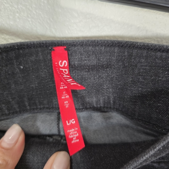 Spanx Vintage Distressed Ankle Skinny Jeans in Black Size Large Style 20213R - Picture 11 of 13
